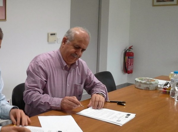 ΧΑΛΚΙΔΑ: Ο Δήμαρχος  υπέγραψε νέα σύμβαση για παρεμβάσεις σε σχολεία