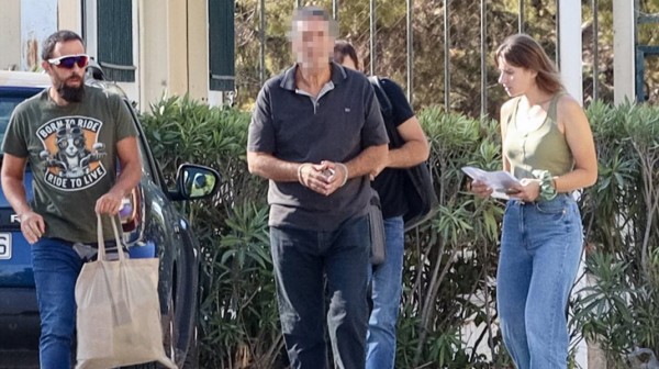 Βάρη: Προφυλακίστηκε ο συγγραφέας και πρώην καθηγητής που κατηγορείται για εμπρησμό!