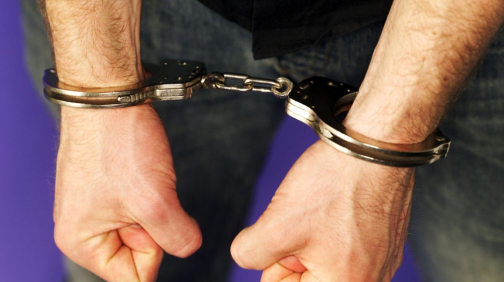 Συνελήφθη ο 39χρονος που ξυλοκόπησε 46χρονη επειδή δεν έκανε όπισθεν σε στενό δρομάκι!