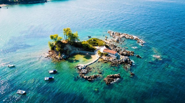 ΕΛΛΗΝΙΚΑ - ΒΑΣΙΛΙΚΑ (ΨΑΡΟΠΟΥΛΙ): Πήγαινε και στις δυο πανέμορφες παραλίες για να μην μπεις σε δίλημμα!