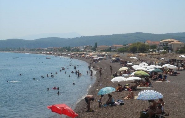 Προσέξτε βρε κορίτσια εκεί στην παραλία