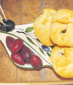 Ατομικά ψωμάκια με ελιές