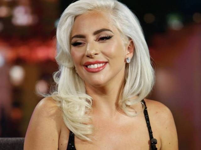 LADY GAGA: Έκανε ένα μακιγιάζ, έμπνευση για τα Χριστούγεννα!