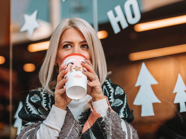 Έπεσε καφές στα ρούχα σου;