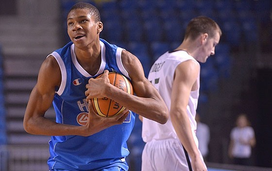 Μπράβο ρε Γιαννάρα! Στο Νο 1 τάπα και κάρφωμα εναντίον της Βοστώνης (video)