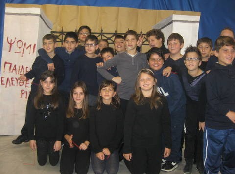 Ντυμένοι στα μαύρα απέτισαν φόρο τιμής στους νεκρούς φοιτητές