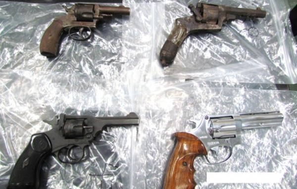 Πιάστηκε μεγάλη σπείρα που διακινούσε όπλα και στην Εύβοια