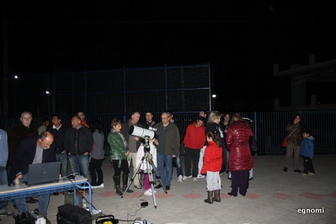 Μαγεύτηκαν με τη σελήνη