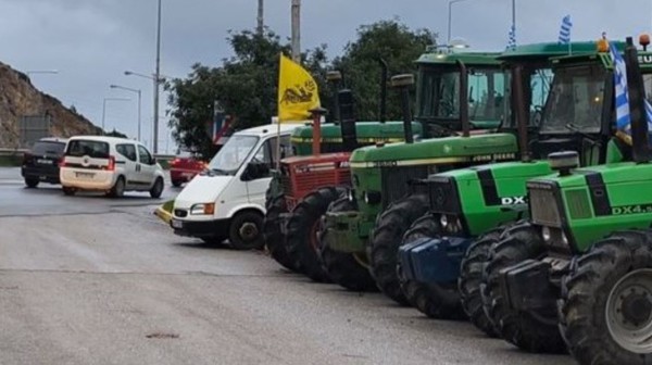 ΕΥΒΟΙΑ: Οι αγρότες ανοίγουν τα μπλόκα για τις γιορτές και καταγγέλλουν την αστυνομία για κλειστούς δρόμους