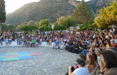 Γιορτή λήξης για 105 κορίτσια γυμνασίου