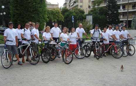 Φυσικοθεραπευτές όργωσαν την πόλη με ποδήλατα