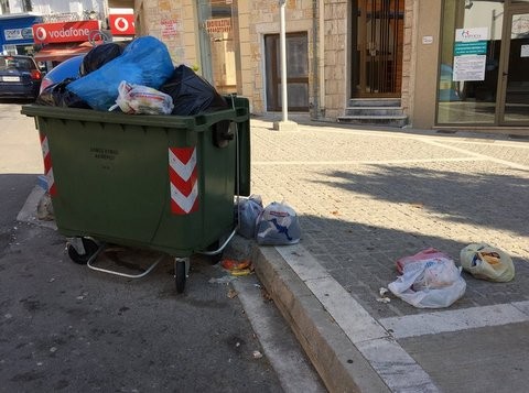 Αποκρουστική εικόνα με τα σκουπίδια στο Αλιβέρι