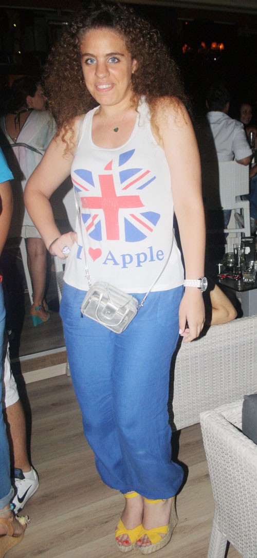 Στο χρώμα των ματιών της