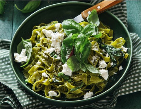 Λιγκουίνι με σπανάκι και φέτα