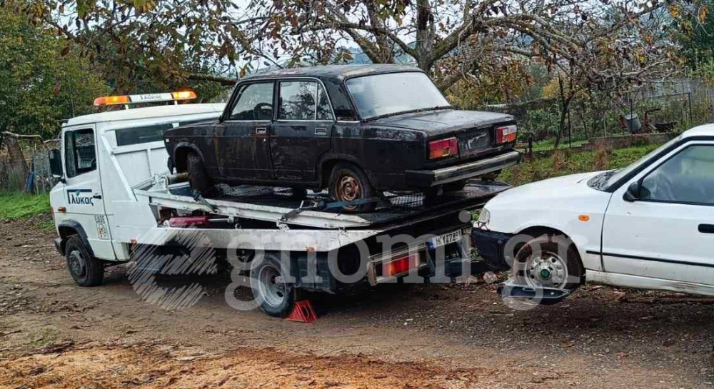 ΜΑΝΤΟΥΔΙ: Μαζεύουν τα εγκαταλειμμένα οχήματα