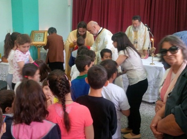 Οι μαθητές κοινώνησαν μέσα στο σχολείο και πήραν ευλογία από τον Μητροπολίτη