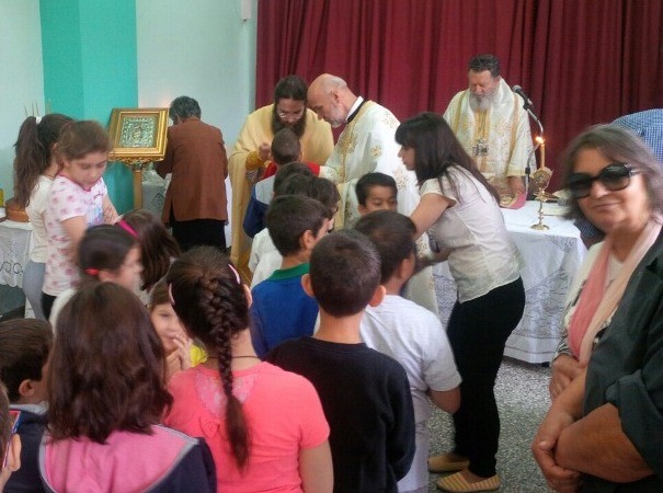 Οι μαθητές κοινώνησαν μέσα στο σχολείο και πήραν ευλογία από τον Μητροπολίτη