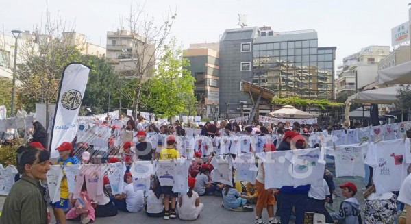 ΧΑΛΚΙΔΑ: Μαθητές ζωγράφισαν μπλουζάκια για τα παιδιά με καρκίνο (VIDEO)