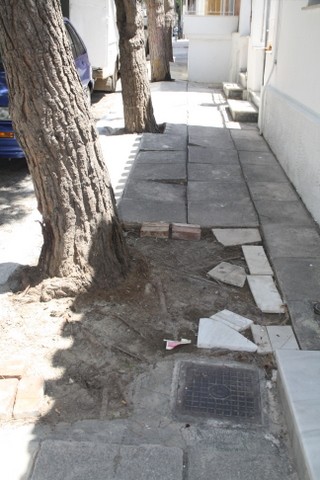 Θάνατος το πεζοδρόμιο