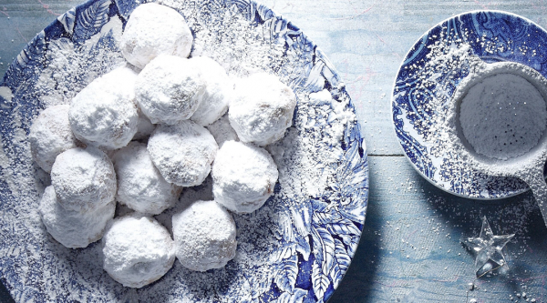 Κουραμπιέδες με άχνη ή...