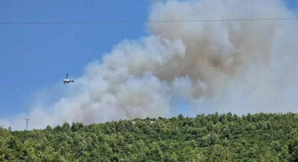 Η φωτιά στα Δερβενοχώρια εξαπλώνεται προς την Οινόη
