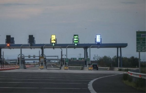 Συνελήφθησαν δύο άτομα για ναρκωτικά στα πλευρικά διόδια της Θήβας