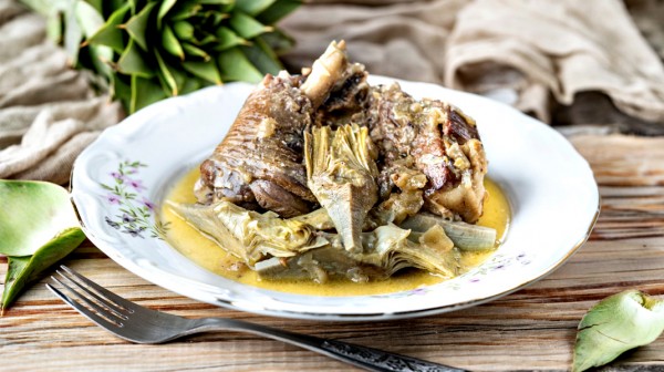 Αρνάκι με αγκινάρες