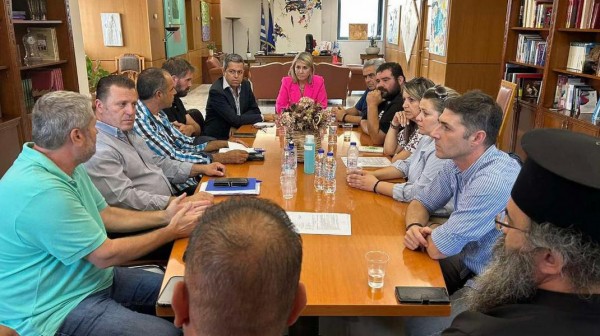Συνάντηση με την υφυπουργό Παιδείας Ζέττα Μακρή για τα προβλήματα των σχολείων της Εύβοιας