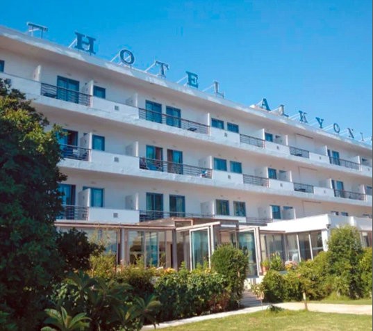 Στο... σφυρί 35 ξενοδοχεία σε όλη την Ελλάδα - Ένα στα Λουτρά Αιδηψού και ένα στον Ωρωπό ανάμεσά τους