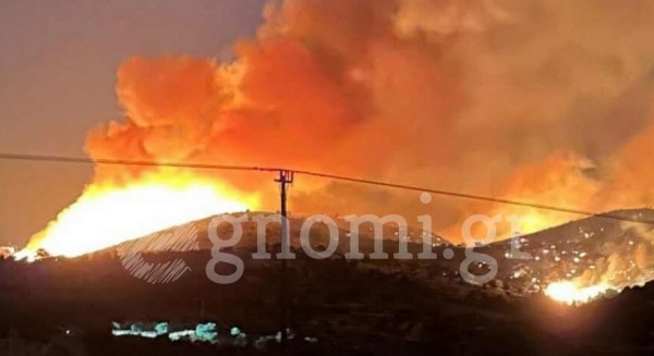 Σε ύφεση η φωτιά στα Μεσοχώρια