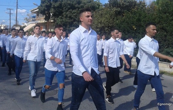 ΠΑΡΕΛΑΣΗ ΒΑΣΙΛΙΚΟ 28η ΟΚΤΩΒΡΙΟΥ: Οι μαθητές του Λυκείου τραγούδησαν για την Μακεδονία (ΦΩΤΟ)