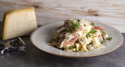 Ταλιατέλες με αγκινάρες και προσούτο