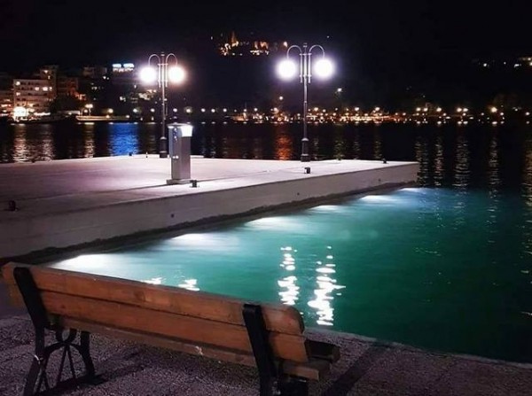 ΧΑΛΚΙΔΑ: Η νέα προβλήτα του Αγίου Νικολάου έχει και υποθαλάσσιο φωτισμό