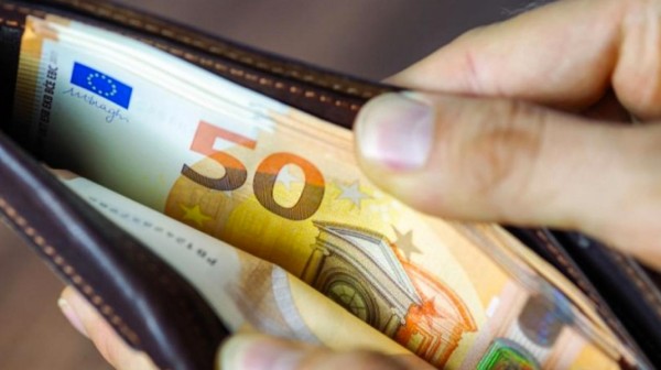 Αυξήθηκε ο κατώτατος μισθός