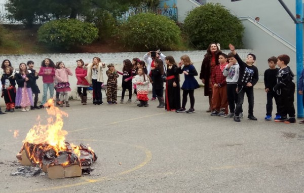 Έκαψαν τον καρνάβαλο τα παιδιά του 1ου Δημοτικού Σχολείου Χαλκίδας