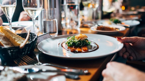 ΕΣΤΙΑΤΟΡΙΑ ΠΙΤΣΑΡΙΕΣ ΧΑΛΚΙΔΑ: Πιάτα εξαιρετικής ποιότητας και αφράτες πίτσες!