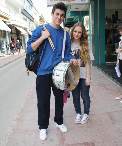 Άρχισαν τα ..τύμπανα από νωρίς