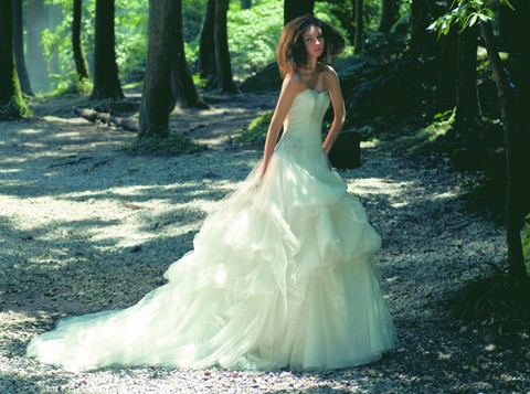 ΝΥΦΙΚΑ-ΒΡΑΔΙΝΑ ΦΟΡΕΜΑΤΑ: Επώνυμη κομψότητα