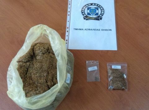 Τον έπιασαν με λαθραίο καπνό και χασίς