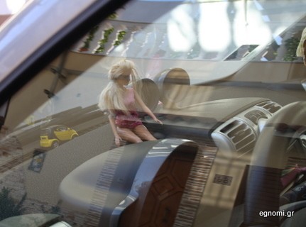 Χαλβαδιάζει την Μπάρμπι!