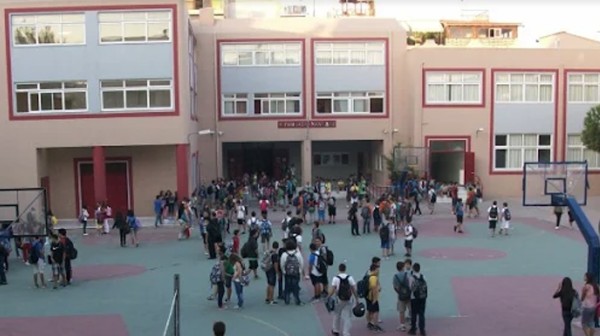 1ο ΓΥΜΝΑΣΙΟ ΧΑΛΚΙΔΑΣ: Μαθητές παραμένουν χωρίς βιβλία!