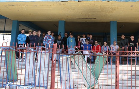 ΕΠΑΛ Χαλκίδας: Mαθητές οχυρώθηκαν πίσω από θρανία