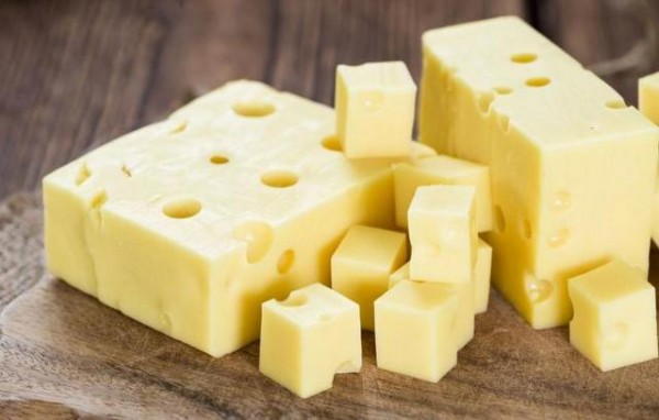 Ο ΕΦΕΤ ανακαλεί νηστίσιμο τυρί με… γάλα