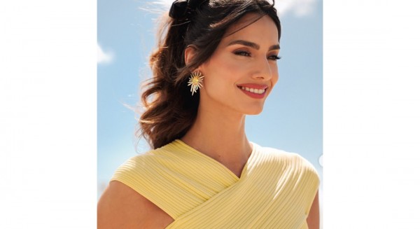 ΗΛΙΑΝΑ ΠΑΠΑΓΕΩΡΓΙΟΥ: Φόρεσε το απόλυτο χρώμα που αναδεικνύει το μαύρισμα!