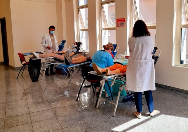 Δάσκαλοι και νηπιαγωγοί έδωσαν αίμα σε εθελοντική αιμοδοσία