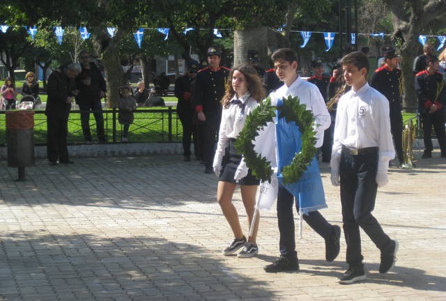 ΧΑΛΚΙΔΑ-ΦΩΤΟΡΕΠΟΡΤΑΖ: Η μαθητιώσσα νεολαία τίμησε τους ήρωες του 1821