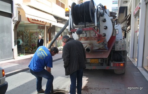 Πλημμύρισαν υπόγεια στην Αβάντων με λύματα