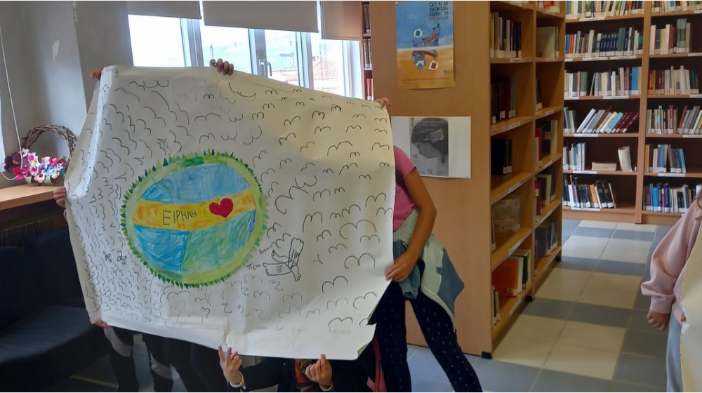 ΚΑΘΕΝΟΙ: Δράση φιλαναγνωσίας με θέμα τον πόλεμο και την ειρήνη