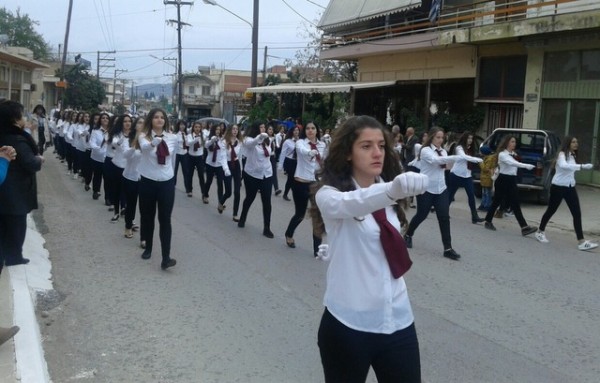 ΠΑΡΕΛΑΣΗ 25ης ΜΑΡΤΙΟΥ ΒΑΣΙΛΙΚΟ: Το Γυμνάσιο και το Λύκειο