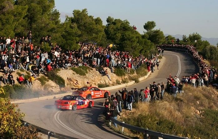 ΑΝΑΒΑΣΗ ΡΙΤΣΩΝΑΣ: Αγωνιστικό όχημα χτύπησε 4 θεατές